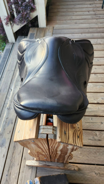 17" Hastilow & Sons Warwick Jumping Saddle