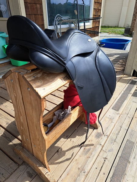 17.5" Thorowgood Dressage Saddle