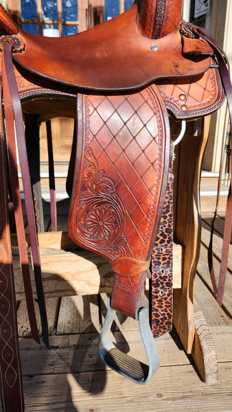 15" Cloverleaf Saddle Co. Barrel Saddle
