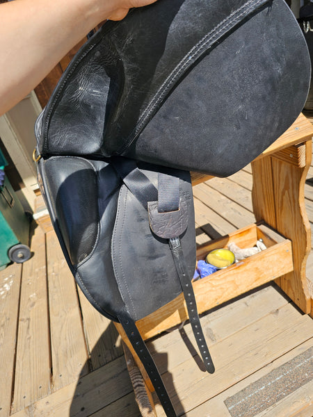 17.5" Hulsebos WB4 Dressage Saddle