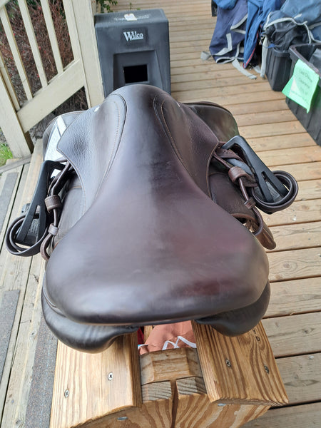 ON TRIAL 18" Voltaire Stuttgart Jumping Saddle