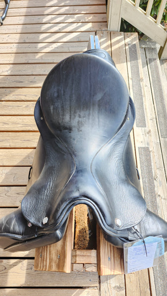18" Albion Platinum Dressage Saddle