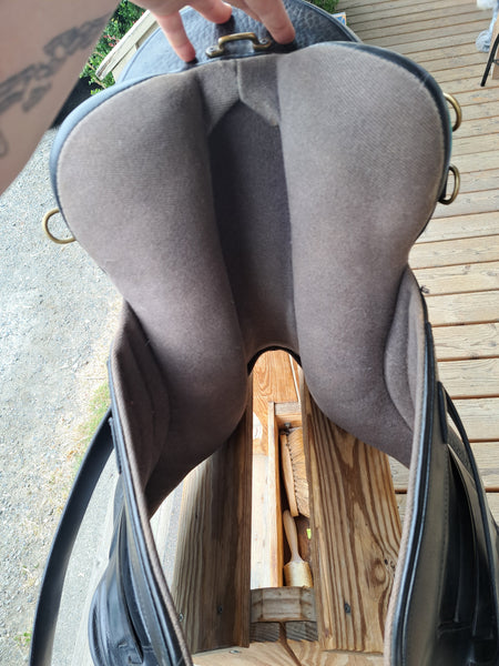 17.5" Black Country Equinox Monoflap Dressage Saddle