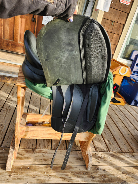 16.5" Arena dressage saddle