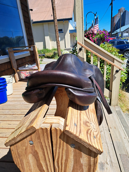 17.5" Voltaire Blue Infinite Jumping Saddle