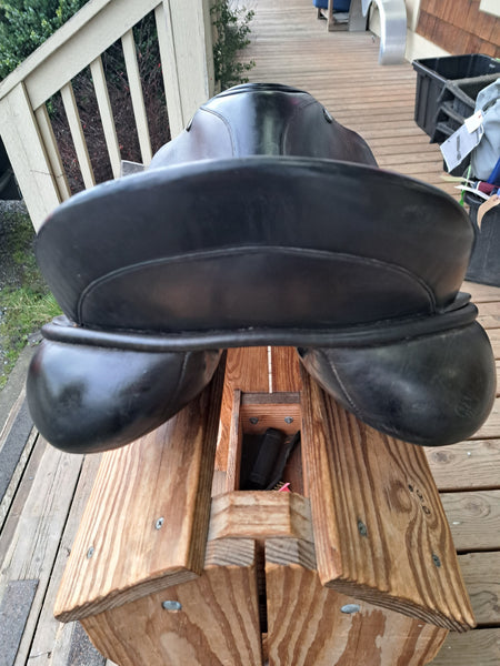 18" Trilogy Amadeo Elite Dressage Saddle