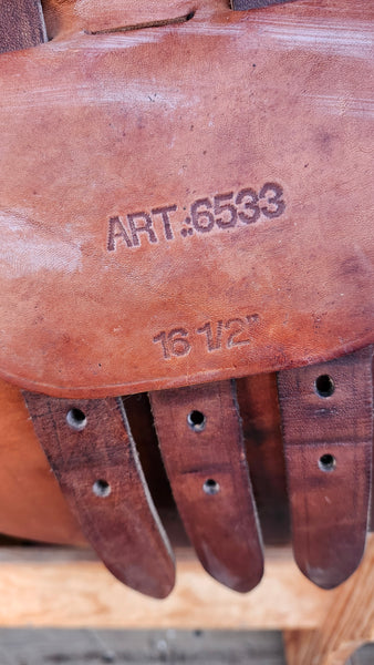 16.5" Collegiate Art Close Contact Saddle