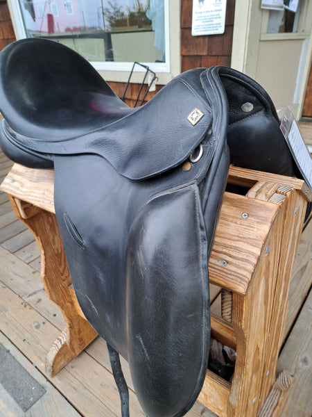 18" North Star Dressage Saddle
