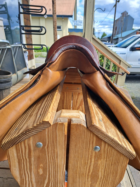 16.5" Courbette Classic All Purpose Saddle