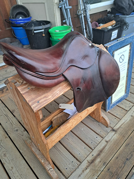 17" Antares Jump/Close Contact Saddle