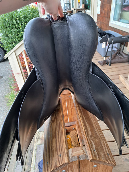 17.5" Stubben Genesis C.S. Deluxe Dressage Saddle