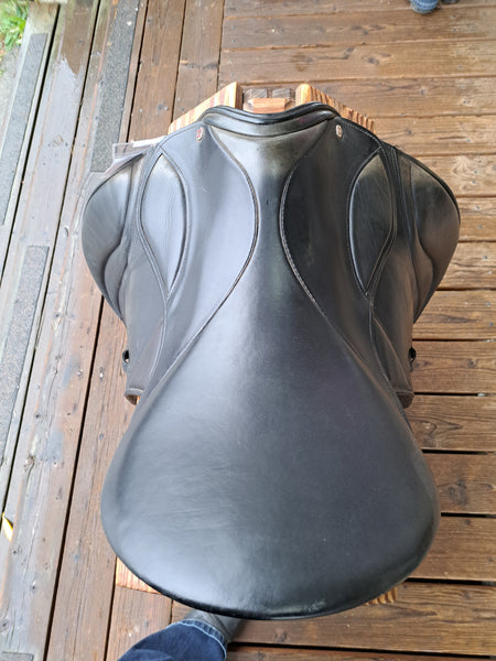 18" Courbette Aristokrat Dressage Saddle