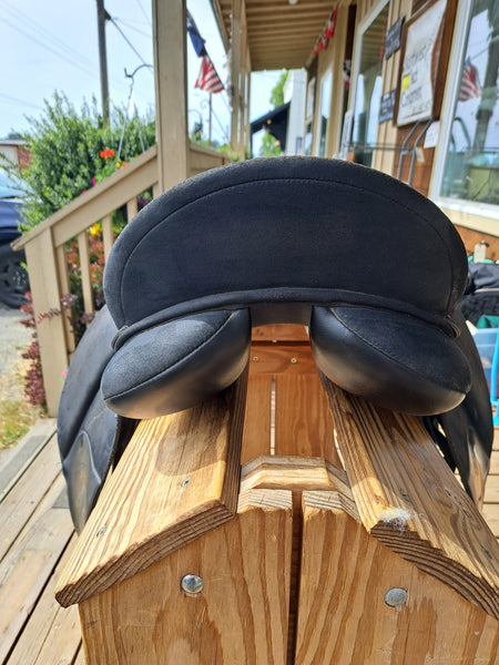 17" Wintec Pro Dressage Saddle