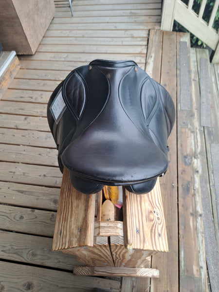 17" Courbette Aristokrat Dressage Saddle