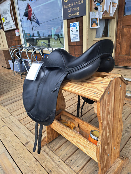18" CWD SE24 Monoflap Dressage Saddle