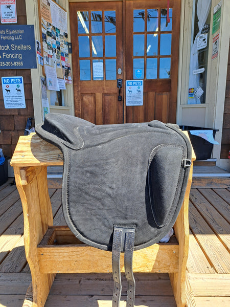 Treeless Saddle