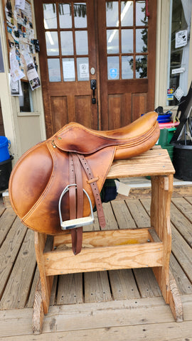 17.5" Crosby Close Contact Jump Saddle