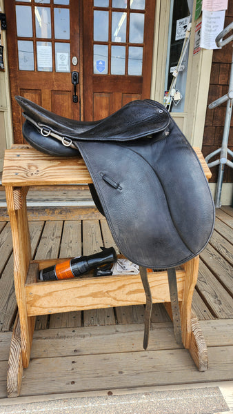 17.5" Courbette Charles De Kunffy Dressage Saddle