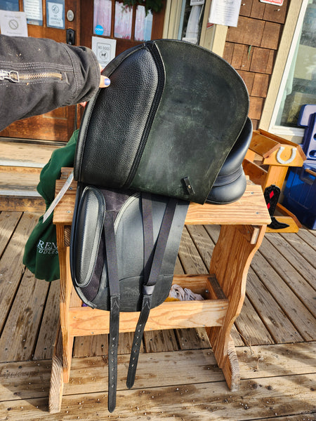 16.5" Arena dressage saddle