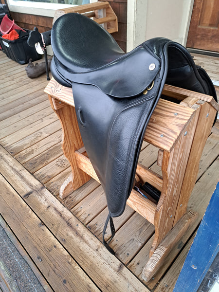 18" Cliff Barnsby Dressage Saddle