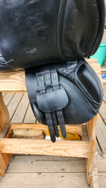 17.5" Albion Kontrol Close Contact Jump Saddle