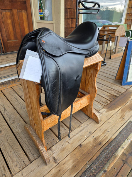 17.5" Kent & Masters MDM Dressage Saddle