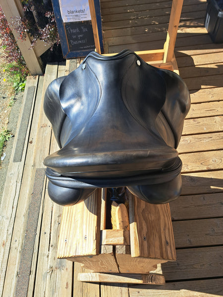 17.5" Albion Platinum Ultima Dressage Saddle