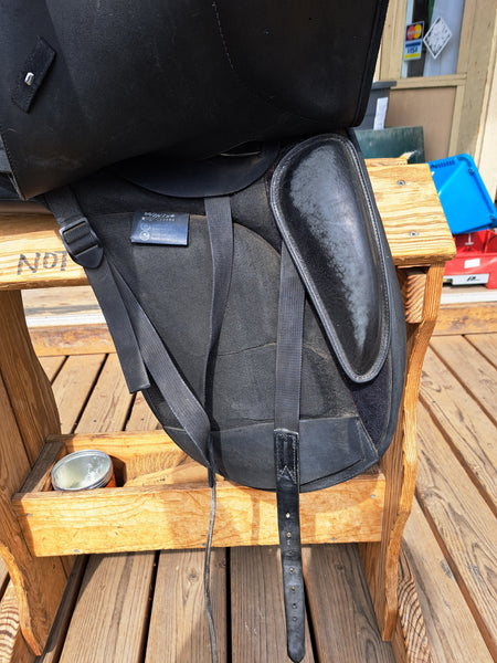 17" Wintec Pro Dressage Saddle