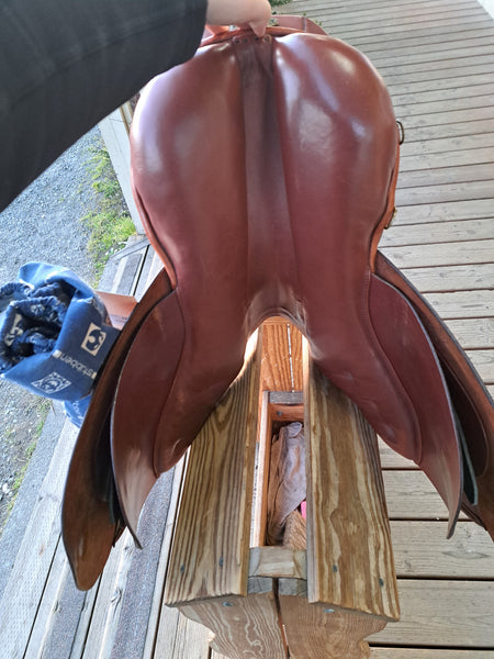 ON TRIAL 17" Stubben Edelweiss Close Contact Jump Saddle