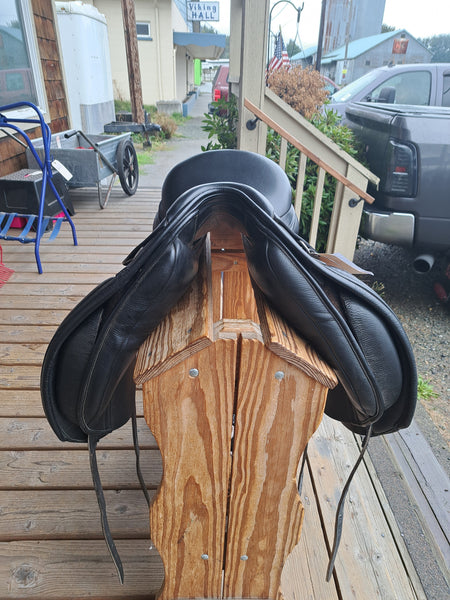 17.5" Kent & Masters MDR Standard Wither Dressage Saddle