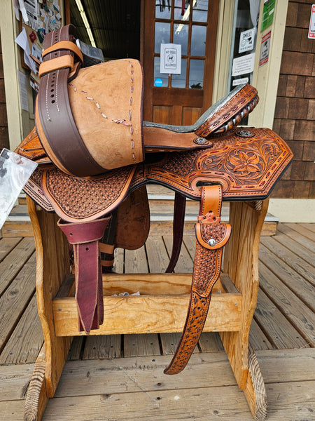 On Trial     15.5" Marlene McRae Special Effx Barrel saddle by Reinsman