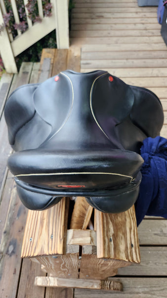 18" Hastilow Concept Dressage Saddle