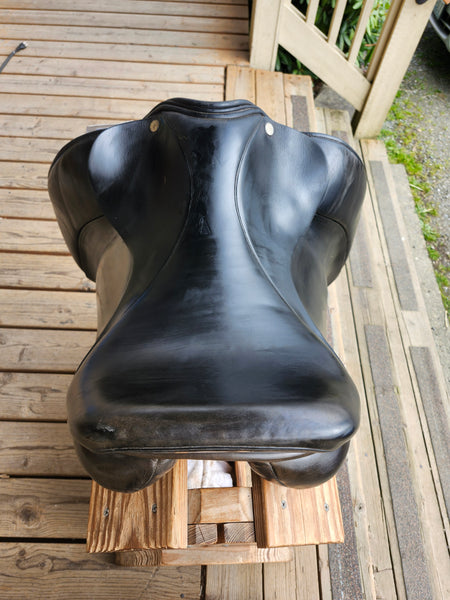 18" Hulsebos Dressage Saddle