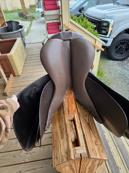 ON TRIAL 17" Collegiate Art All Purpose English Saddle