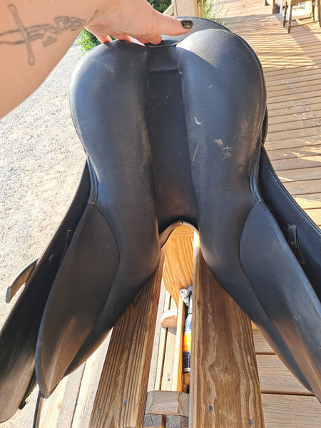 17.5" Wintec All Purpose English Saddle