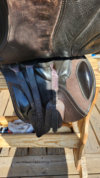17.5" Kent & Masters S-Series jumping saddle