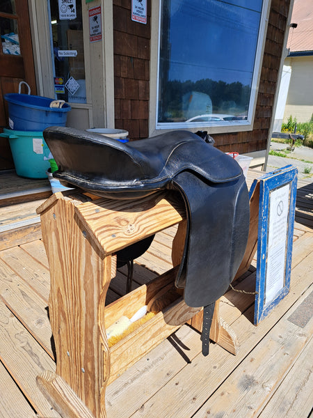 20" Treeless Dressage Saddle