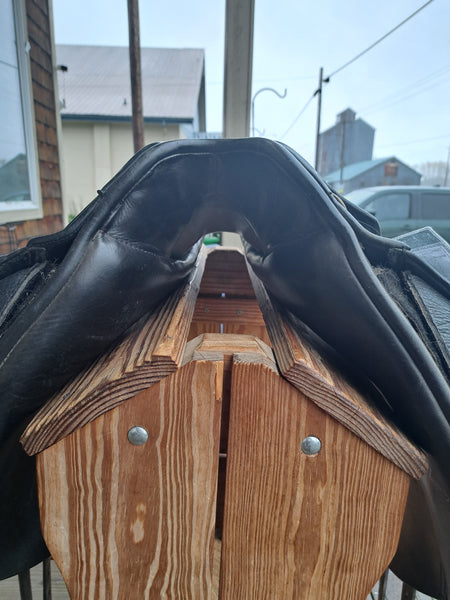 17.5" Stellar Saddlery Calypso Dressage Saddle