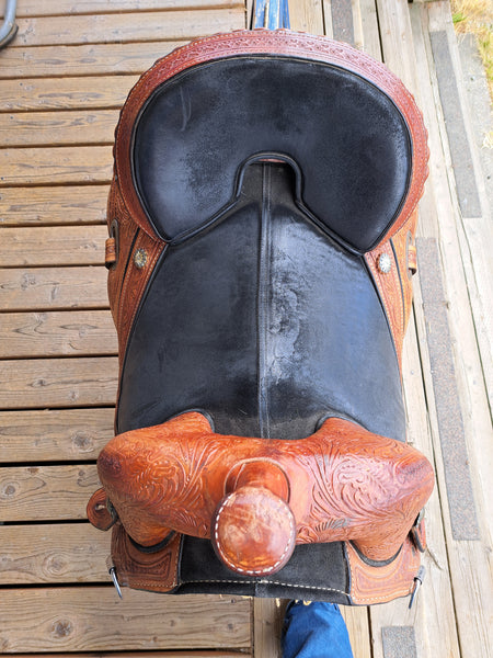 15.5" Treeless Tammy Fischer by Circle Y Barrel Saddle