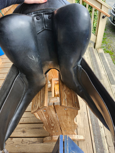 17.5" Fryso Legacy Dressage Saddle