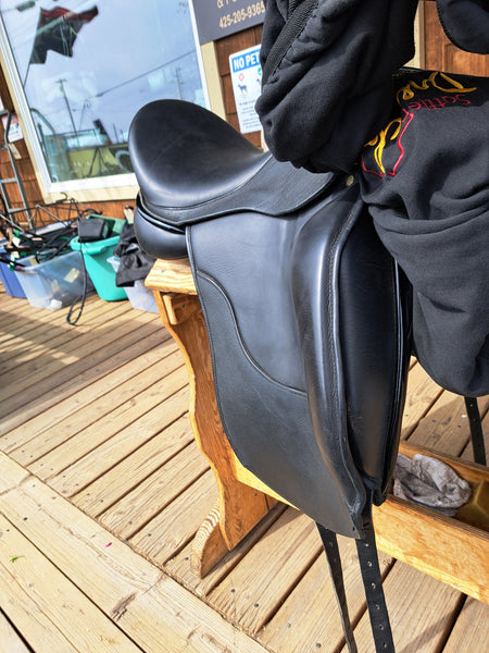 18" Sattlerei Dresch Dressage Saddle