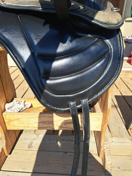 17" Hilason Treeless Endurance Saddle