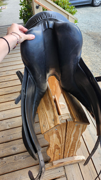 17.5" Sommer Novelle Dressage Saddle