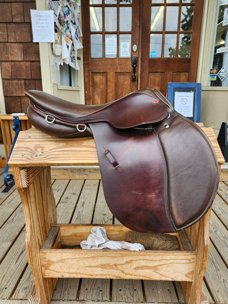 16" Courbette Primus Close Contact Saddle