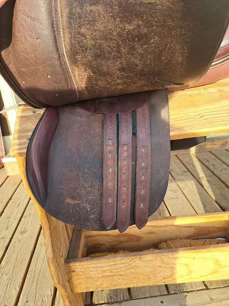 15" Camelot English jump Saddle