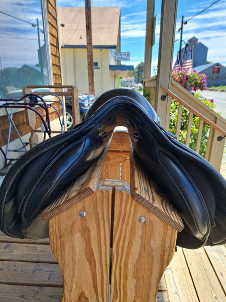 17.5" Kent & Masters MJJ S-Series Jumping Saddle