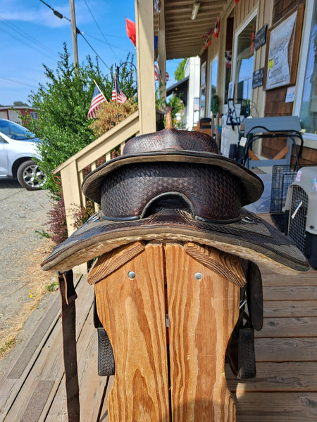17" Hilason Treeless Barrel Racing Saddle