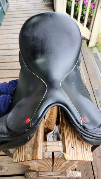 18" Hastilow Concept Dressage Saddle