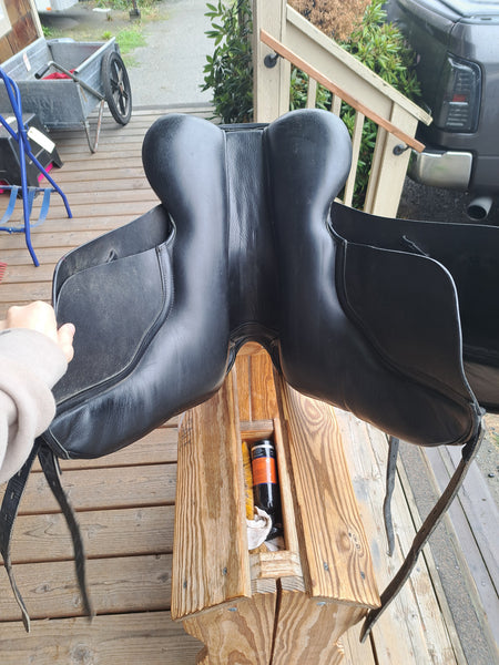17.5" Kent & Masters MDR Standard Wither Dressage Saddle