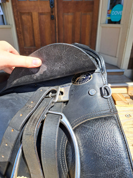 18" Collegiate Ruiz Diaz Dressage saddle